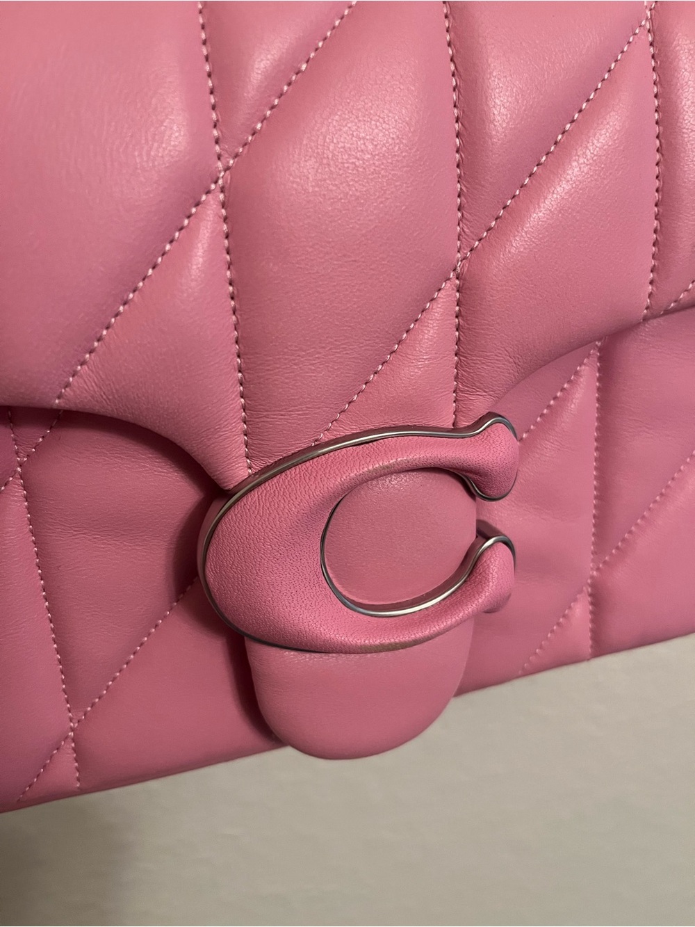 Coach quilted tabby 26 in vivid pink - Picture 2 of 11